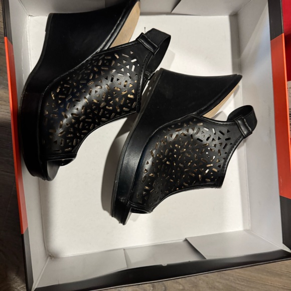 6 pairs of Guess shoes/heels/wedges some brand new never used size 6 and 7 - Picture 7 of 11